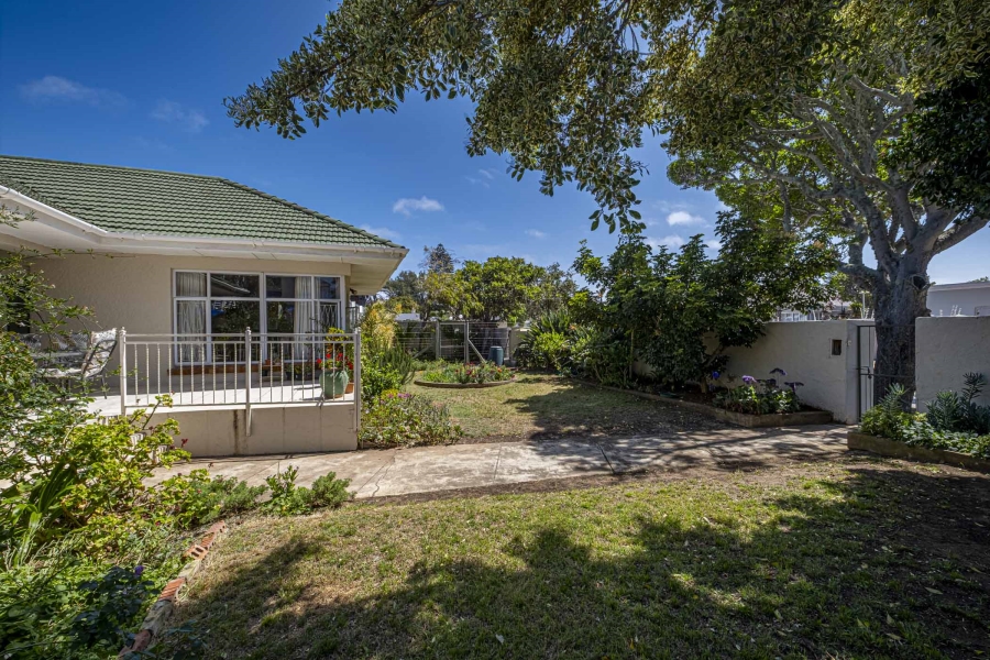 13 Bedroom Property for Sale in Summerstrand Eastern Cape